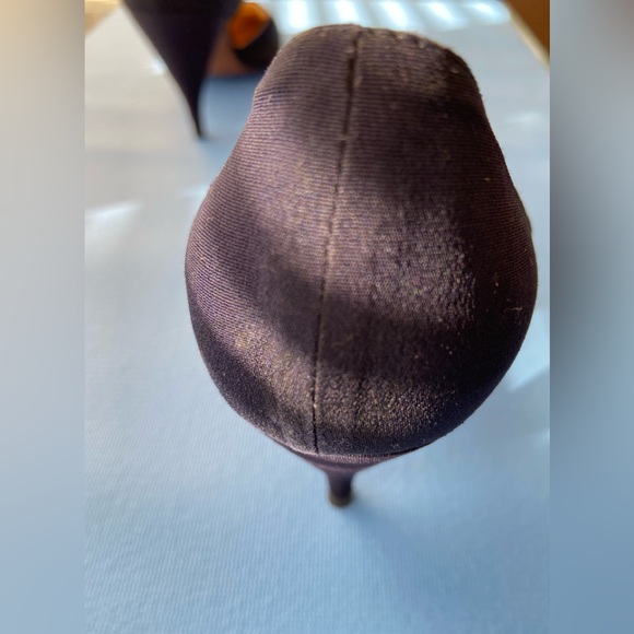 Manolo Blahnik Navy Heels, Size 8 EUC - Picture 4 of 8